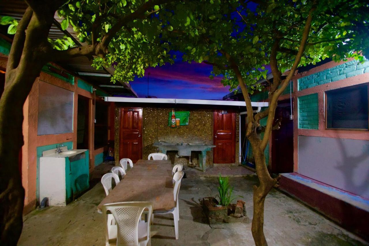 Hostal Los Chamos San Juan del Sur Buitenkant foto