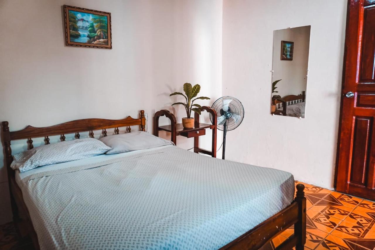 Hostal Los Chamos San Juan del Sur Buitenkant foto
