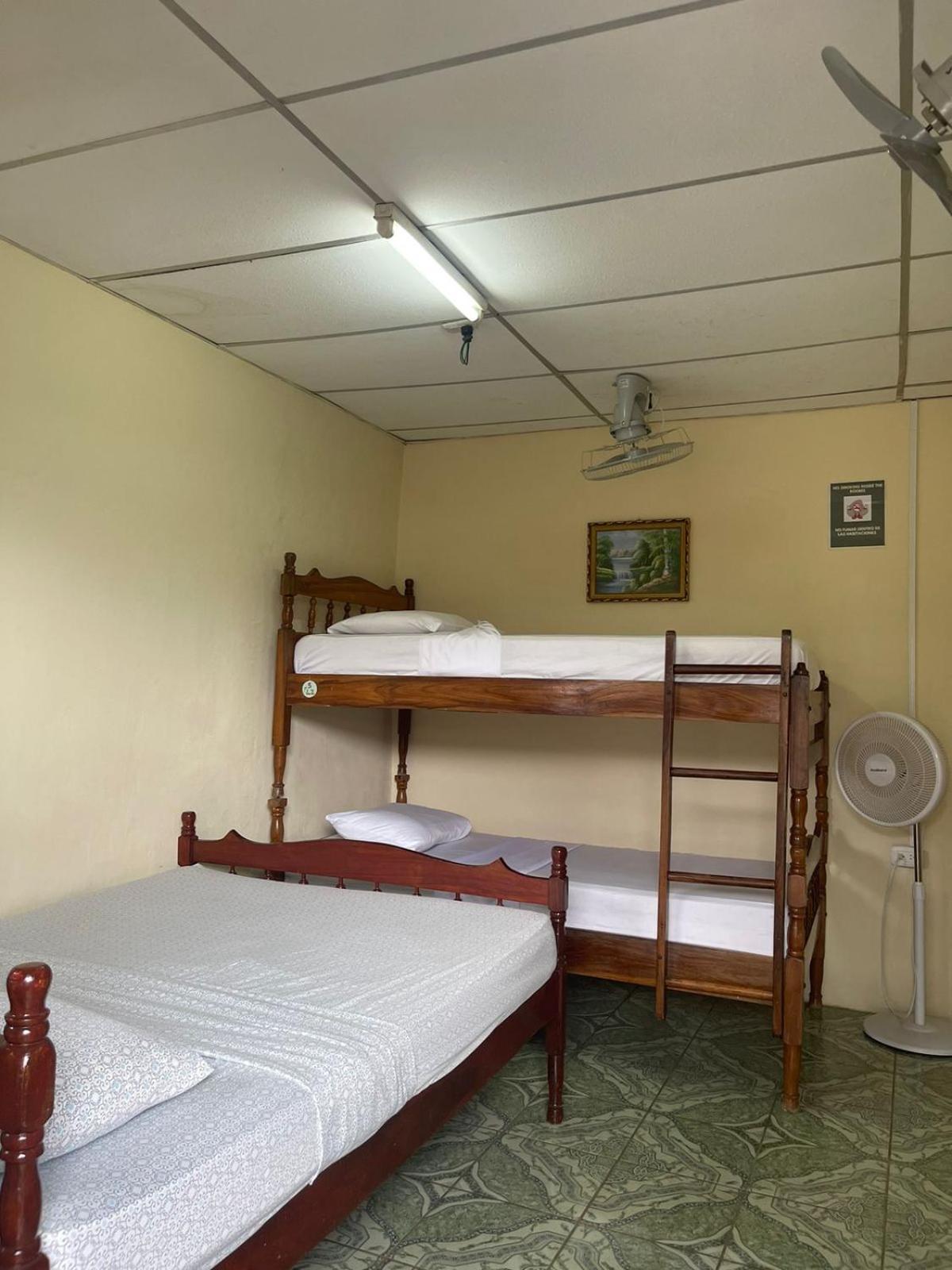 Hostal Los Chamos San Juan del Sur Buitenkant foto