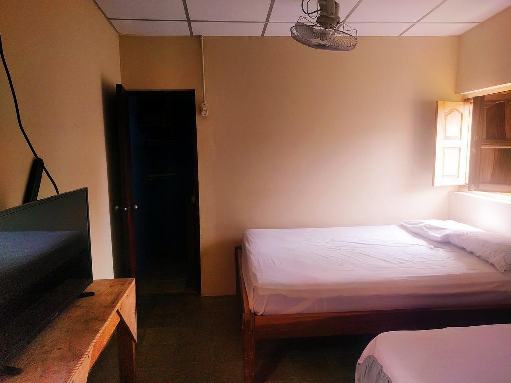 Hostal Los Chamos San Juan del Sur Buitenkant foto